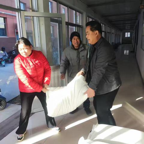 春节慰问融感情，情暖退役军人心