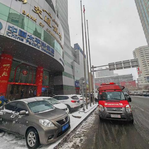 新疆分行联合广场社区、新华北路消防站开展消防安全应急疏散演练