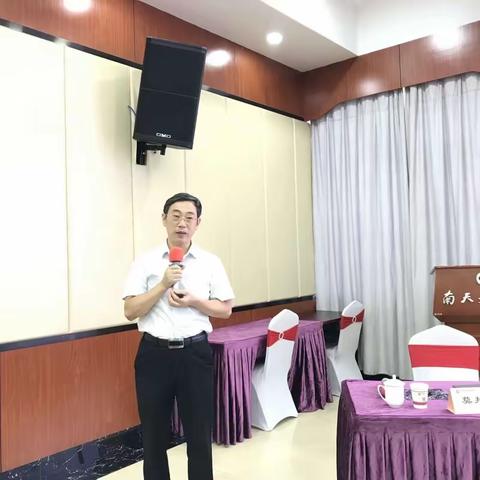 “扎实”研“三新”，力探“高效”课——南宁市第一中学初高中骨干教师研修班学习简报（第二期)