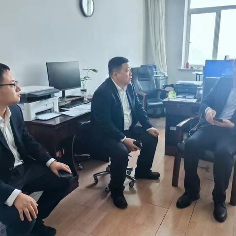 海城支行走进政府开展三代社保卡换卡服务