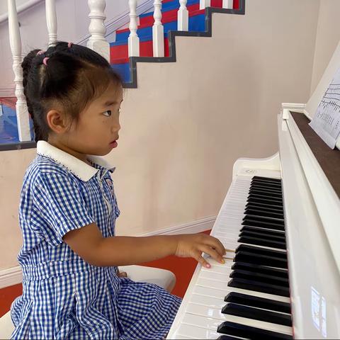 牛津奥司夫特幼儿园 谢梦冉 钢琴🎹成长记