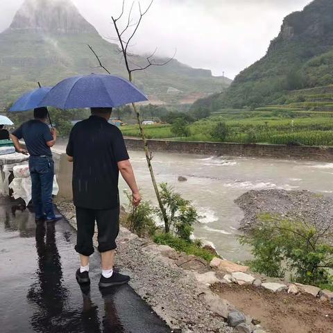 龙卧岩村开展汛后水毁情况大排查