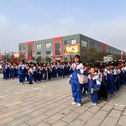 “学习传统文化   共享中华文明”——-鲁西新区南京路明德小学感受传统文化、重走长征路实践研学活动