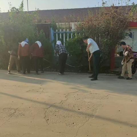 打扫文化广场卫生