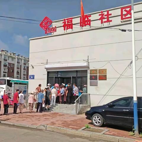 南山街道福临社区开展“情暖社区 健康同行”义诊活动