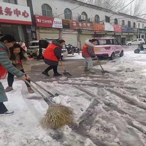 开发区龙湖街道办事处许由社区——扫雪除冰暖民心 凝心聚力保平安