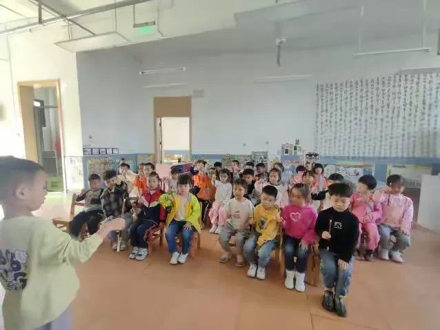简篇-【课题动态18】班本课程《一笔一墨一童年》——湘东区中心幼儿园大(2)班