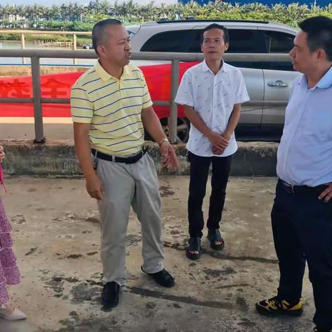 海口市水务局检查江东芙蓉河出海口老闸安全运管情况