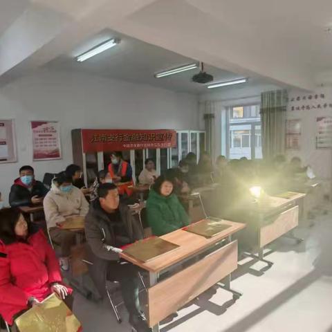 “校社联动”，共创温暖金融