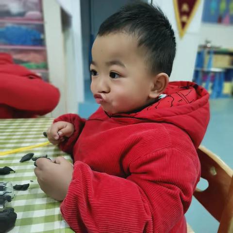 明泽幼儿园小一班邱天朗2022-2023年度学期个人成长记录