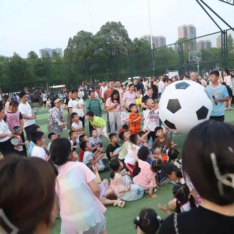 徐老师爱贝乐托育中心户外自主，快乐成长