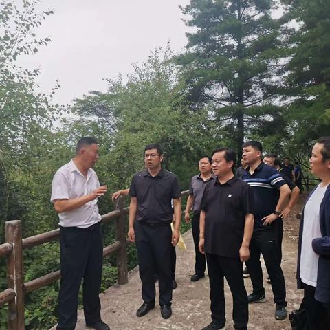 乐席波、韦振峰带领相关部门检查天竺山生态环境保护及宗教场所住房安全工作