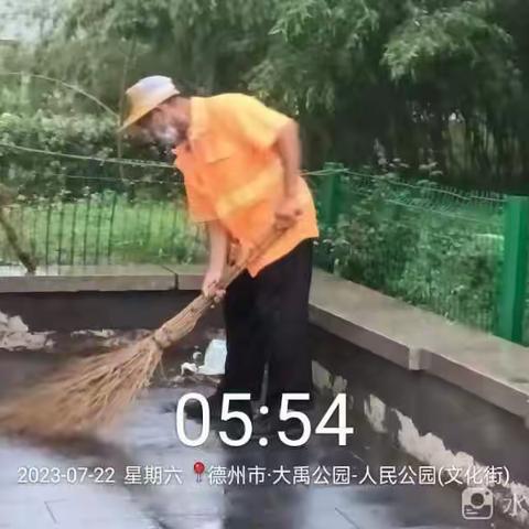 “环卫工人雨后忙，清理积於保通畅”——禹泺环卫雨后工作纪实