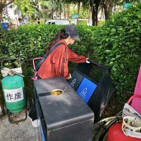 吉阳区营商环境建设局持续开展爱国卫生整治行动