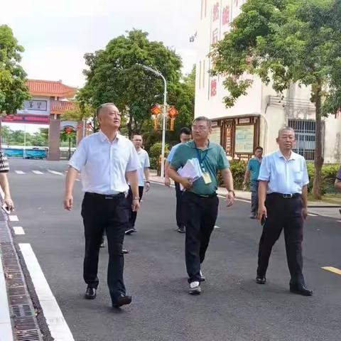 李湖到秀英区东山中学调研检查泳池等体育场所暑假开放筹备工作