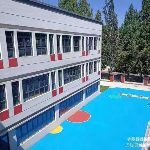 【城关好教育】【至爱东幼·德育园地】冉冉国旗升，浓浓爱国情——陇县城关镇东关幼儿园2025年秋季学期第十四周升国旗仪式