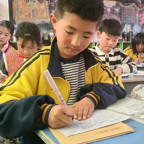 翰墨润童心 书写展风采——界河镇中心小学开展硬笔书写测评活动