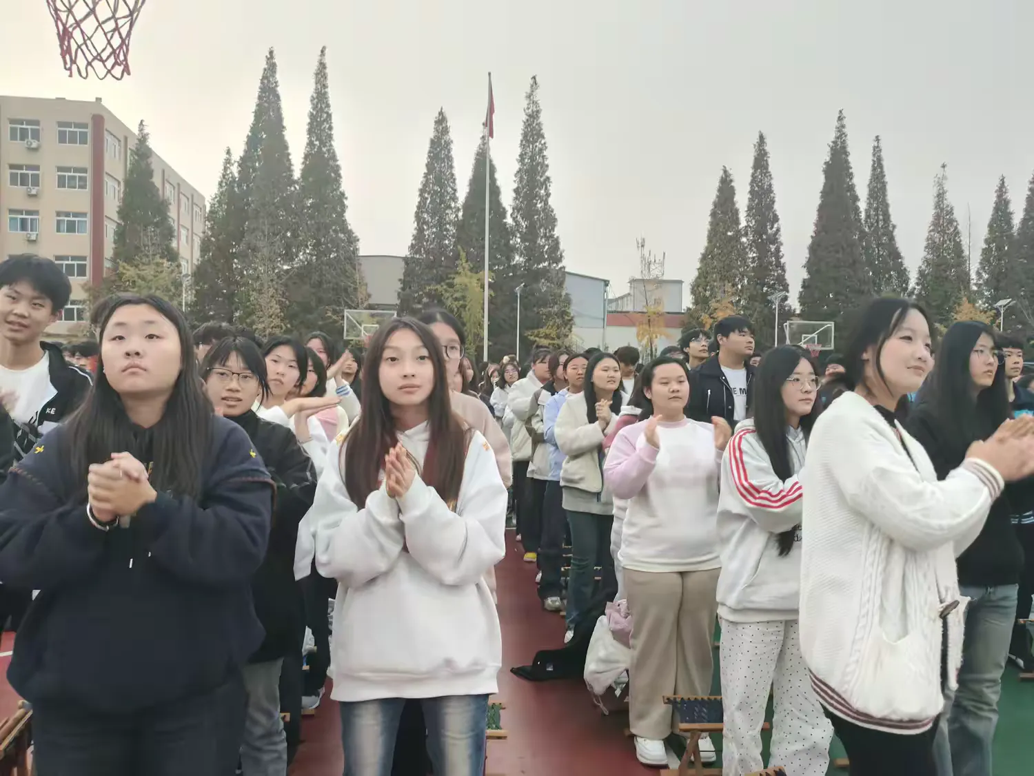 简篇-【校园动态】重温红色记忆，传承沂蒙精神——弘扬沂蒙精神文艺演出