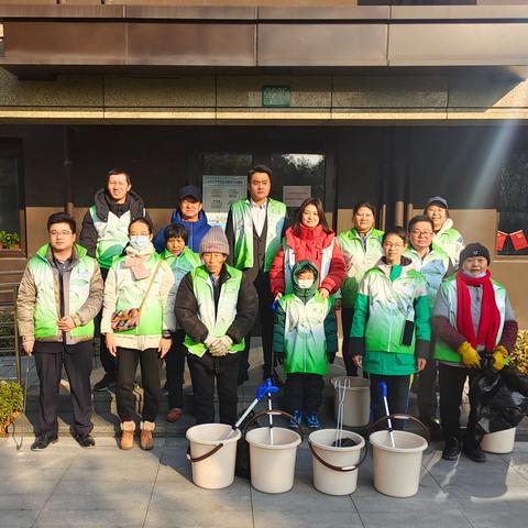 大手牵小手 清洁迎新年 ——逸翠华庭“社区小先生”环境整治活动