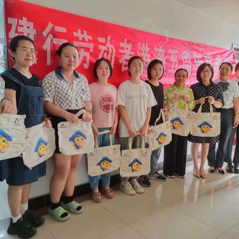 热心服务筑港湾，情系客户暖心窝