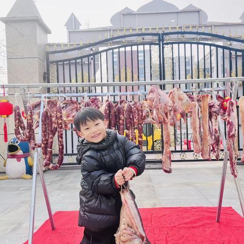 大家好！我是襄阳红星伟才（国际）幼儿园KA1班的陈景明小朋友！一起来见证我的成长吧~~