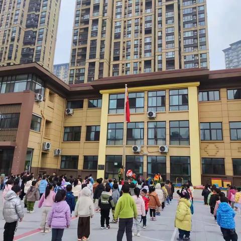 红旗飘扬 童心向党——定鼎北路第二实验幼儿园升国旗仪式