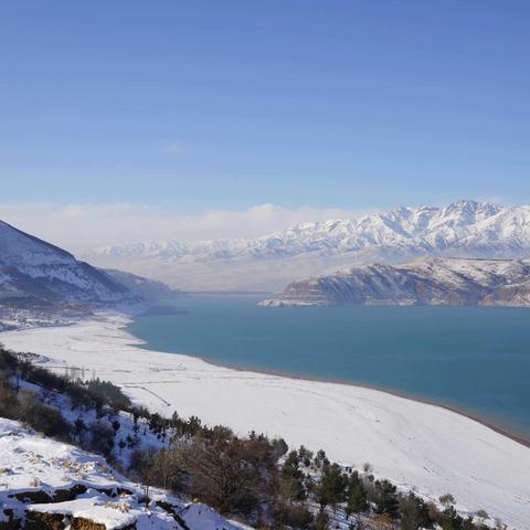 勤劳的双手扮靓自己的家园---下营镇中心小学师生员工除雪小记