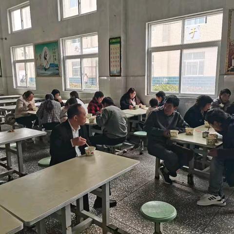 “餐”与陪伴 “味”爱同行 ——刁家乡赵集小学家长陪餐活动