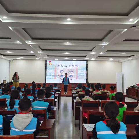 爱民街小学四一中队开展文明礼仪我先行主题队会活动