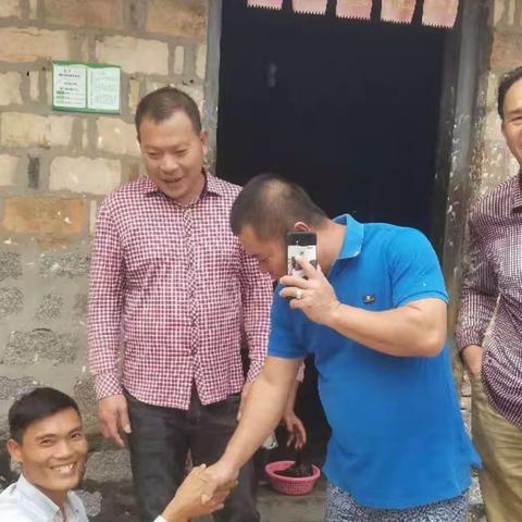 开展“瓦帮鲁”服务 促进干群心连心