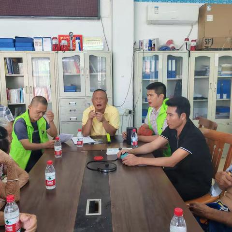 党总支部开展庆党104周年慰问困难党员主题活动