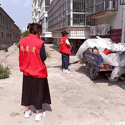 社区携手清理堆占，共筑美好家园