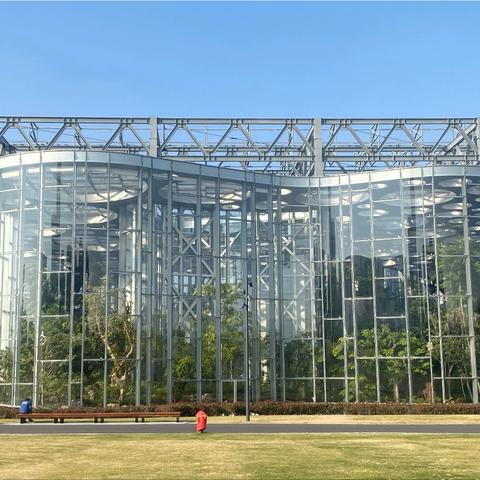 穹顶之下，绿色盎然