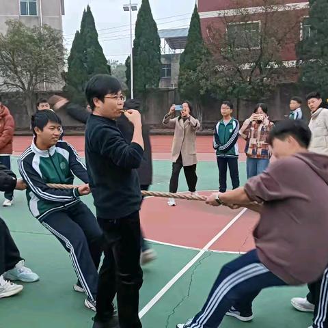 凝“绳”聚力，“拔”出风采——2024年秋季新时代学校初三年级拔河比赛纪实