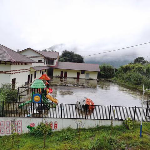 达木珞巴民族乡小学附设幼儿园建设讲座活动