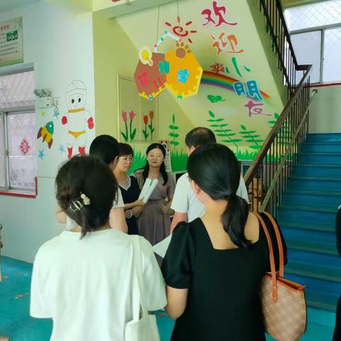 郓州水浒幼儿园全体教师 欢迎各位领导检查指导工作 督查引领，助力成长