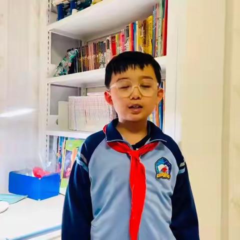 【“逸”起学雷锋·讲雷锋故事】二（7）中队张茗泰讲《沙漠里的一粒沙-雷锋》