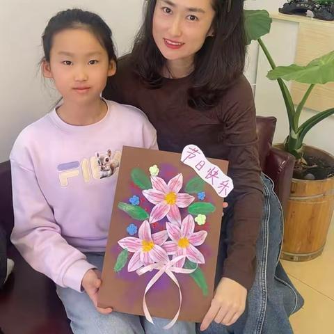 携手童心 共育成长——社区亲子美育实践活动温暖开展