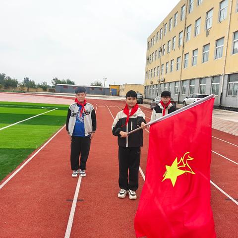 青春在队旗下闪光——里坦二中少先队新队员入队仪式