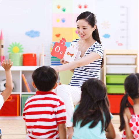 小二班创艺美术——《鸟儿乐园》