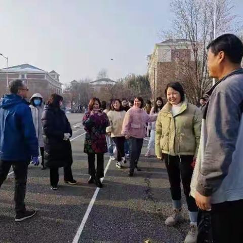 铁岭县莲花第一初级中学举办教师拔河比赛