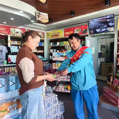 伊犁销售公司特克斯停车区东加油（气）站一串钥匙连民心 晚高峰里淌温情