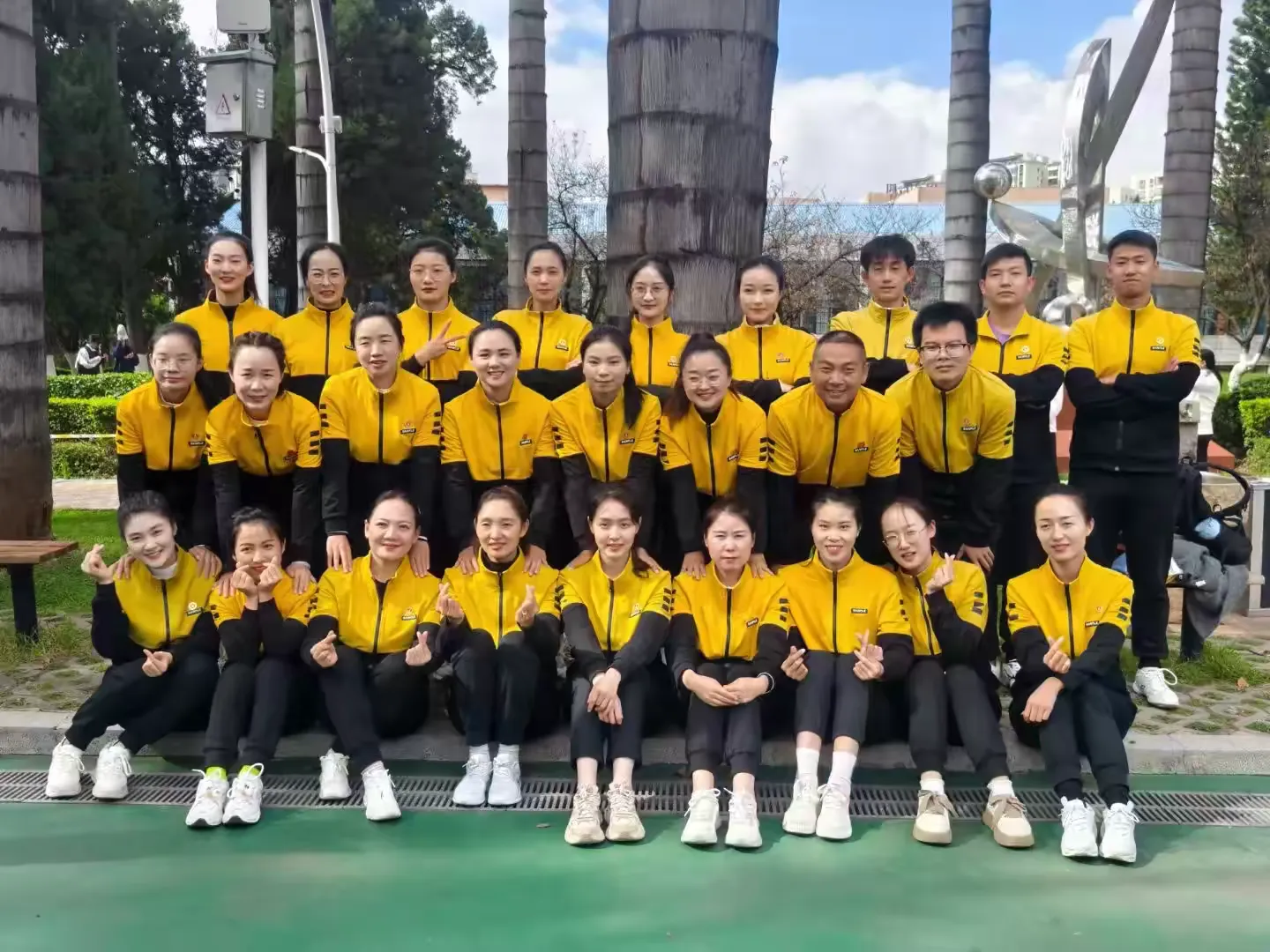 简篇-活力飞扬展风采,斗志昂扬正青春--玉溪师范学院附属小学参加2024年玉溪师范学院第十七届教职工运动会记实