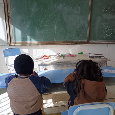 尕羊乡麦永走教点 幼儿园一月生活点滴