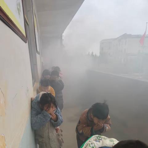 古埠镇蒋家小学校开展消防应急疏散演练