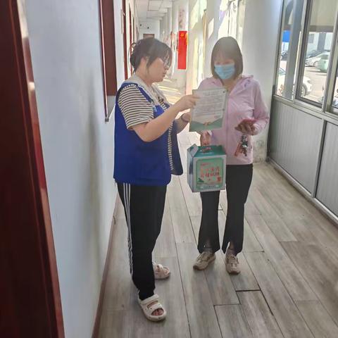 暖心网格员送升学礼，浓浓关怀暖人心