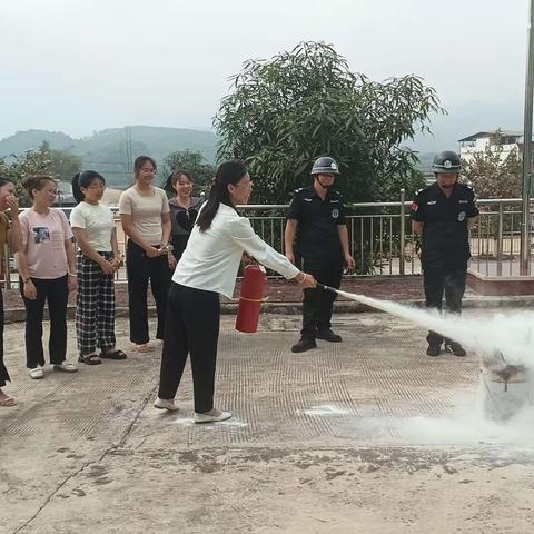 【生命教育】消防“润”童心   安全伴我行——扶绥县柳桥镇西长幼儿园消防安全演练活动