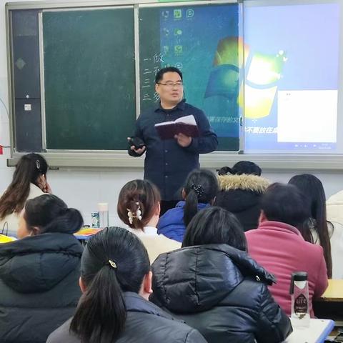 家校沟通 共育未来——初二一级部召开家长会