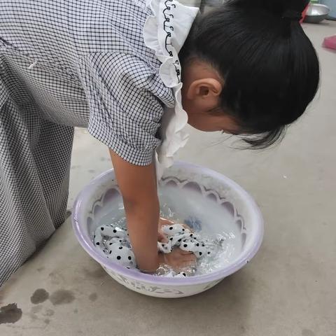 我会洗衣服啦，小吕小学 四年级 赫梓朵