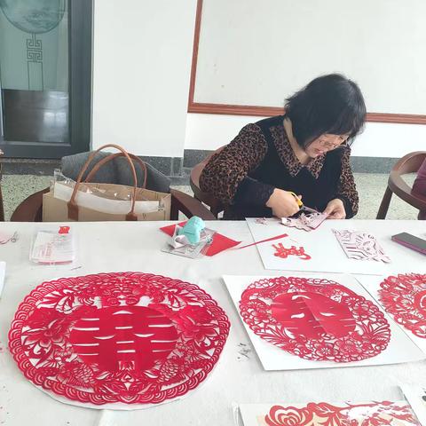 内蒙古女子书画院剪纸部活动日集锦